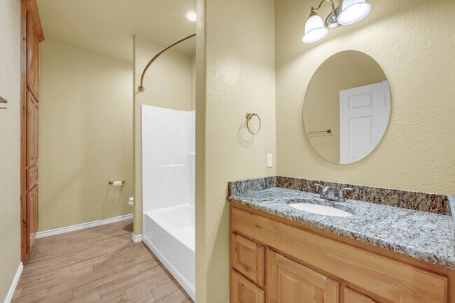 Building Photo - 623 Skyline Dr