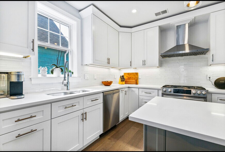 Building Photo - 84 Flint St