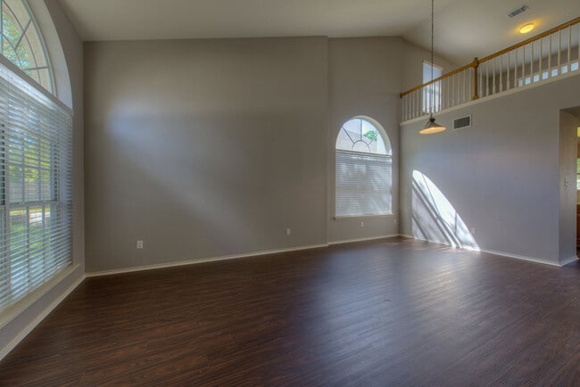 Building Photo - Wow - Remodeled 3 bedroom 2.5 with Loft on...