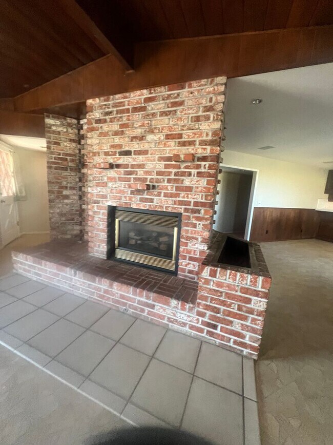 Building Photo - Nothing but short of Amazing - 3 Bedroom home!