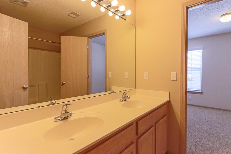 Building Photo - 2147 SW Gooseberry Ln