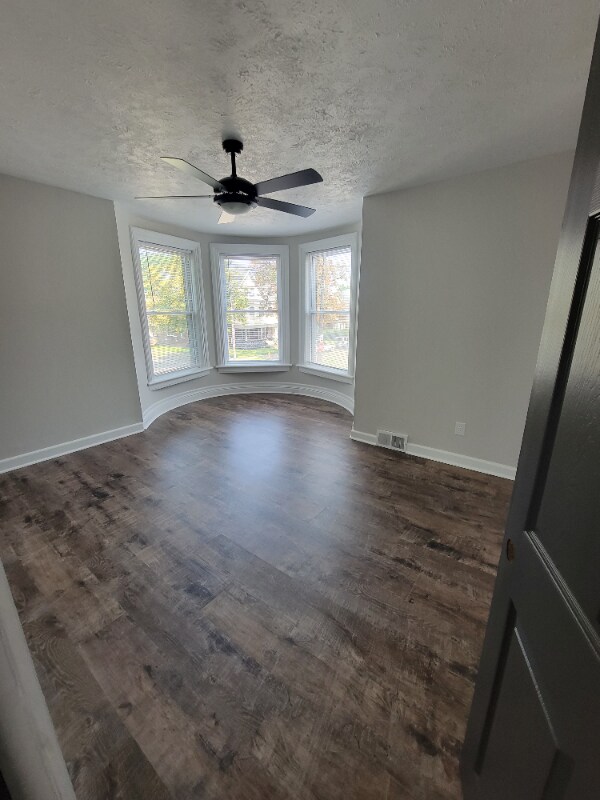 Building Photo - 701 W 8th St