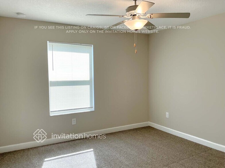 Building Photo - 2856 Coach Manors Way