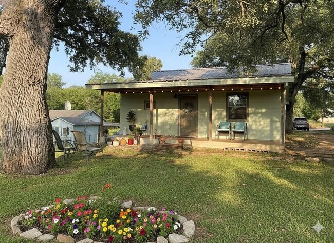 Building Photo - 601B Live Oak Street