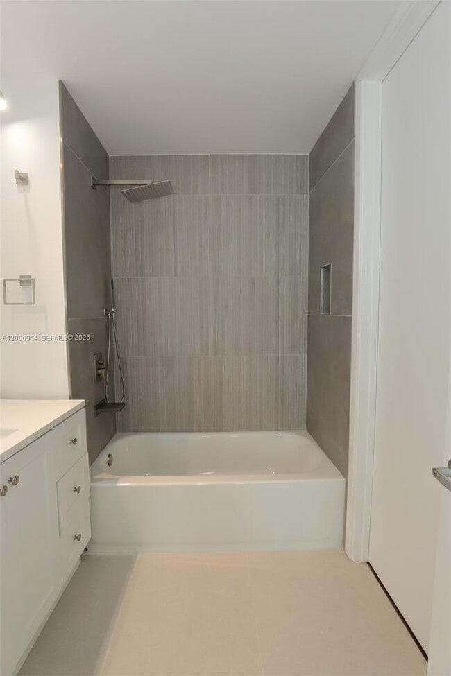 Building Photo - 2200 NE 4th Ave