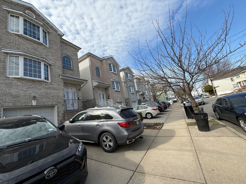 Building Photo - 725 Jersey St