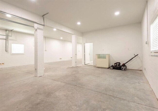 Building Photo - 1918 N Betty Ln