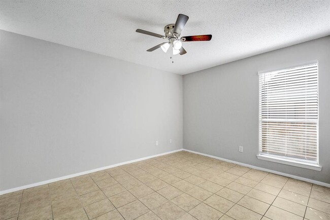 Building Photo - 12207 Alderbrook Dr