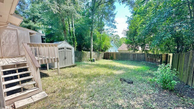 Building Photo - RENOVATED 2/2 w/ Updated Flooring, Paint, Appliances, & Fixtures! Open Floor Plan & Fenced Yard! ...