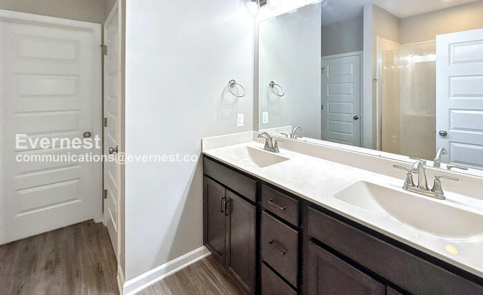 Building Photo - 115 Kretzer Ct