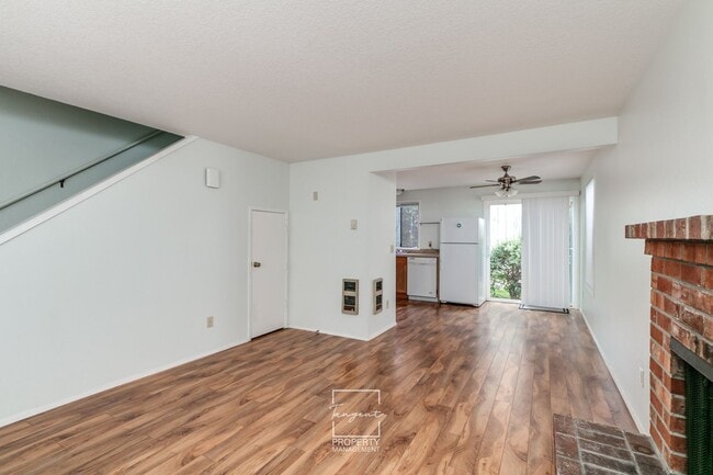 Building Photo - Irvington 2 BR - Great Location, Great Space!
