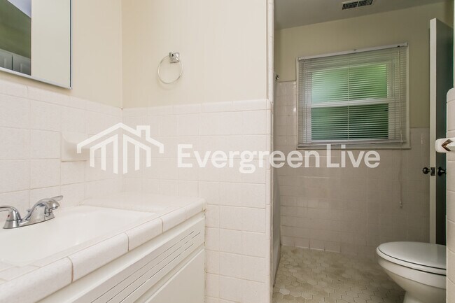 Building Photo - 4910 Roebuck Rd NW