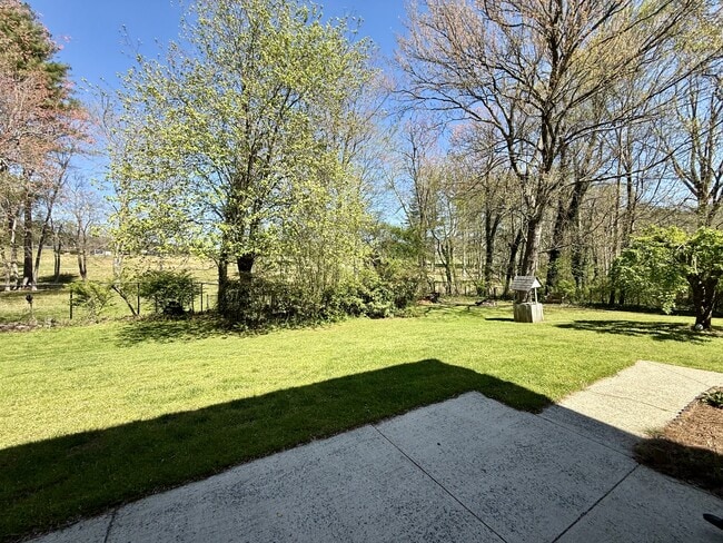 Building Photo - 5 Shadow Valley Dr