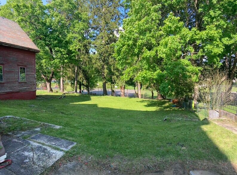 Backyard - 62 Lincoln St