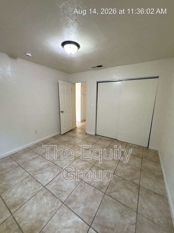 Building Photo - 527 S Garden St