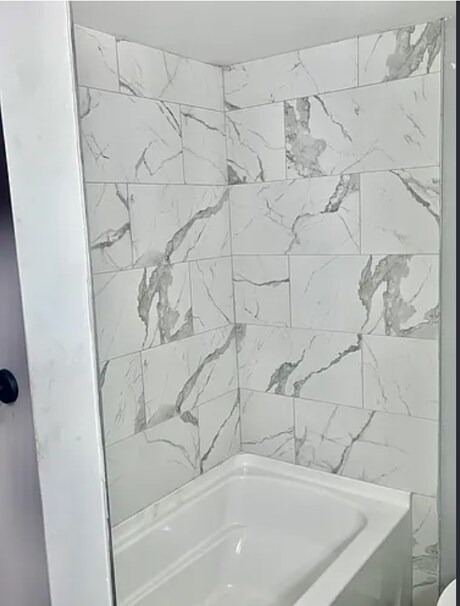 Building Photo - 820 W 7th St