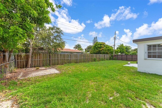 Building Photo - 7150 SW 10th St