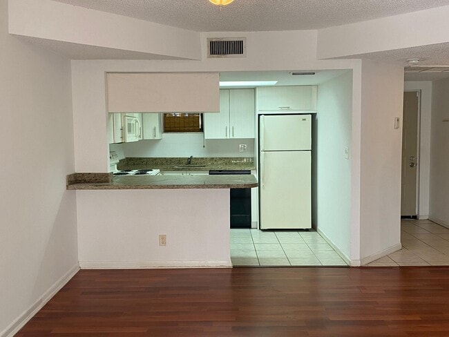 Building Photo - 8290 Lake Dr