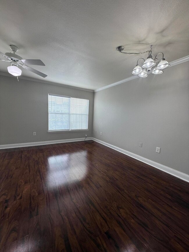 Building Photo - 764 Majestic Dr