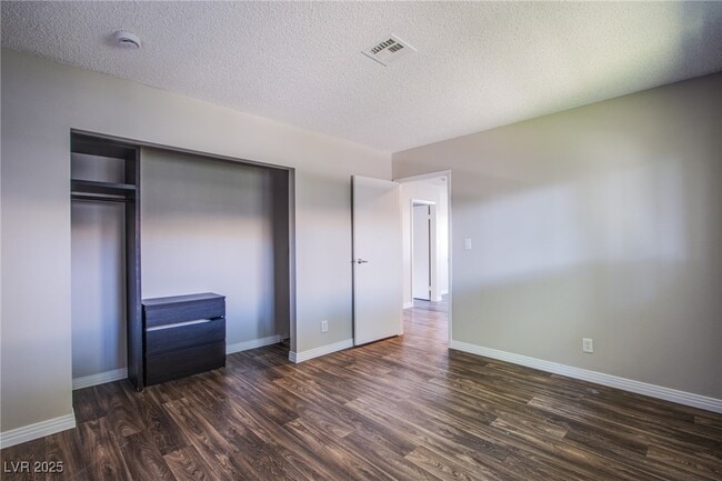 Building Photo - 5009 Evergreen Ave