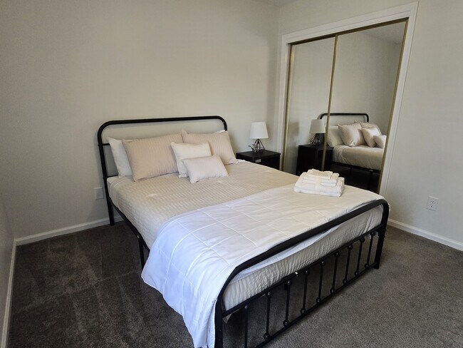 Building Photo - 1829 Alyssum Pl