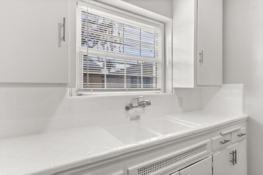 Building Photo - 801 St Louis Ave