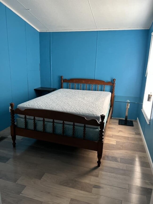 Building Photo - 732 Paradise Island Dr