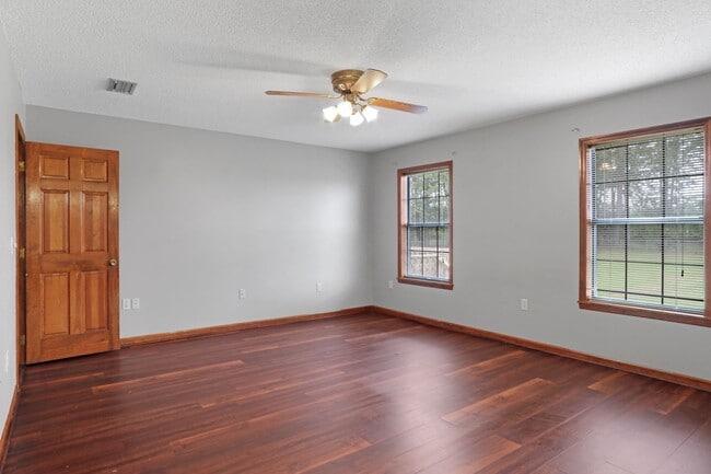 Building Photo - 3bd 2ba Home for Rent on Empire Rd