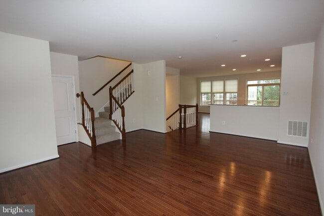 Building Photo - 325 Hersden Ln