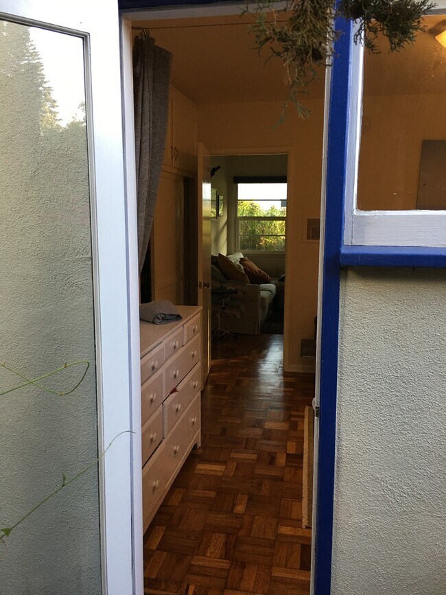 Building Photo - 1042 Pearl St