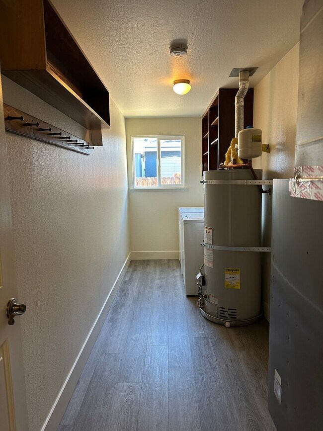 Building Photo - Spacious home with RV parking in Spanish Springs