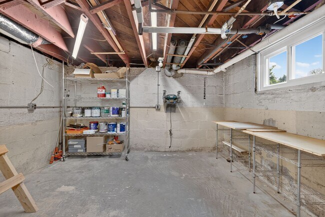 Building Photo - 907 Grandin Ave
