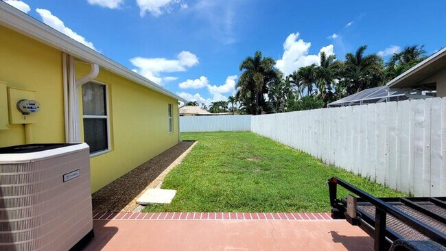 Building Photo - 1283 Larch Way