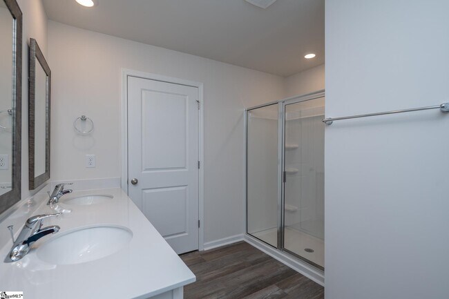 Building Photo - 115 Roocroft Ct