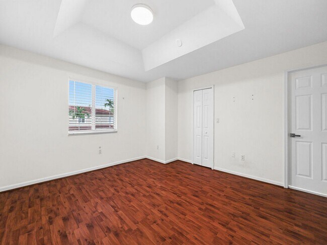 Building Photo - 7923 N Southwood Cir