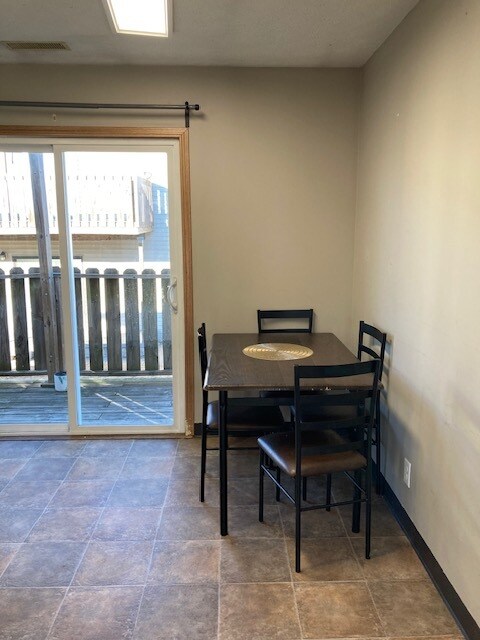 Building Photo - 643 Kennedy Dr