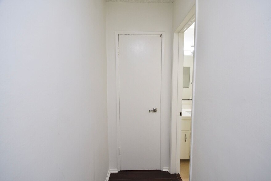 Building Photo - 10745 Hortense St