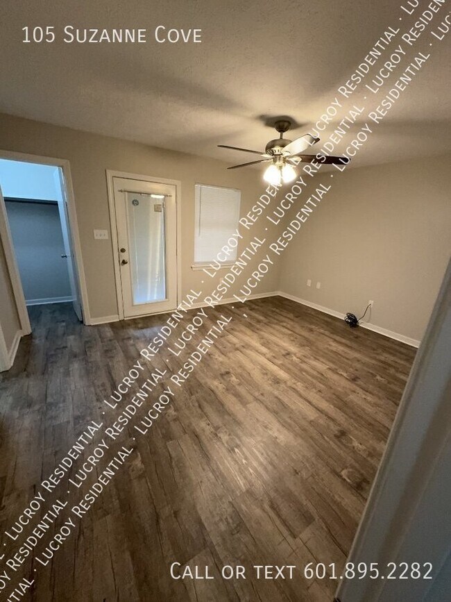 Building Photo - Updated 4-Bedroom Duplex with Fireplace in...