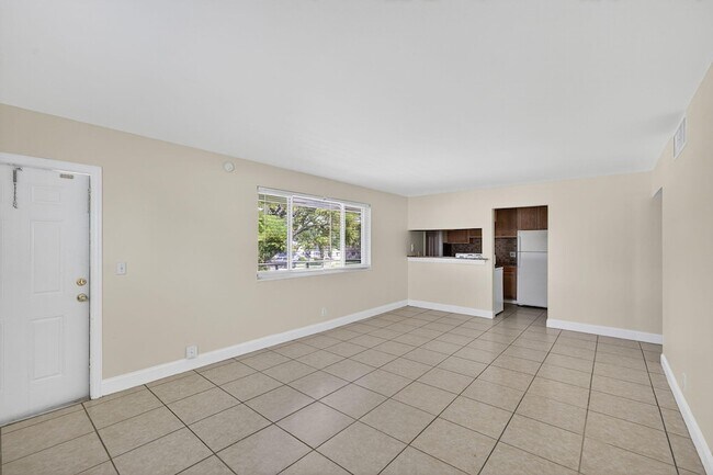 Building Photo - 809 Lighthouse Dr