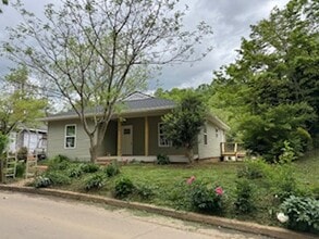 Building Photo - 123 Edwards Ave