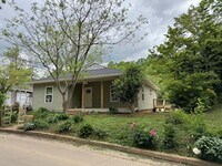 Building Photo - 123 Edwards Ave