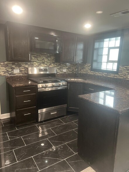 Building Photo - 6164 N Hamilton Ave