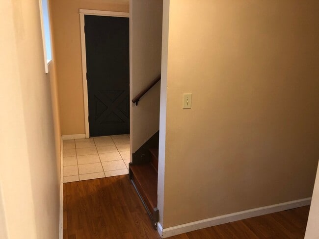 Building Photo - Updated 3 bedroom 3 bath house in Eugene!