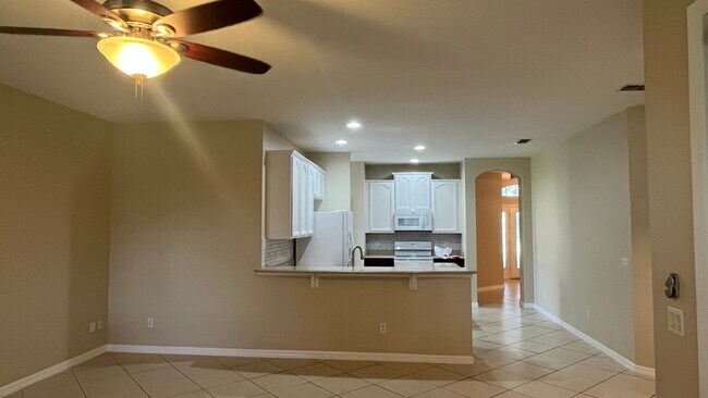 Building Photo - 4 Bed 2 Bath Single Family House For Rent