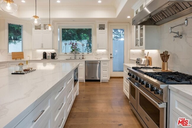 Building Photo - 345 S Saltair Ave