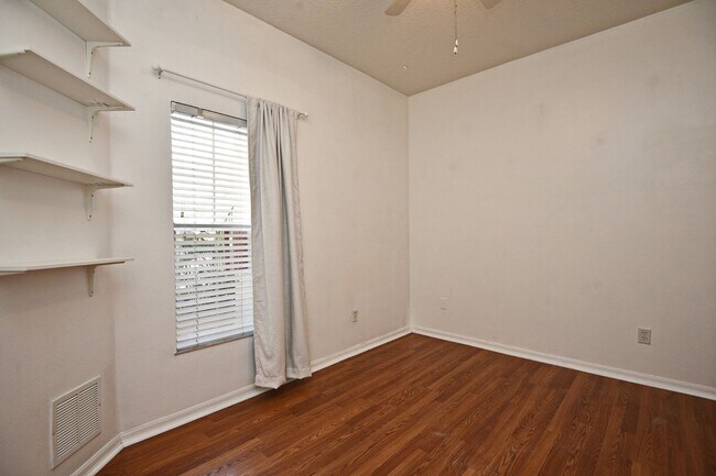 Building Photo - 692 Seabrook Ct
