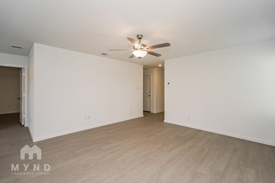 Building Photo - 2660 Mistwood Dr
