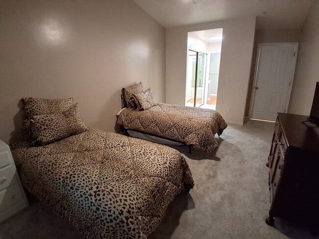 Building Photo - 609 N Seven Peaks Blvd