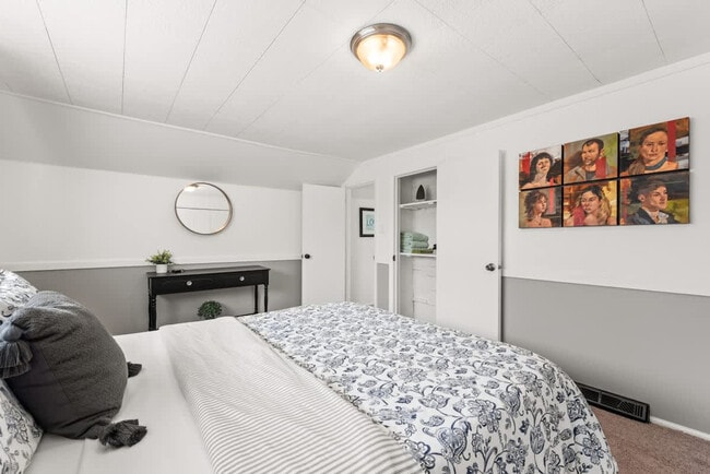 Building Photo - 16806 Pilgrim Ave