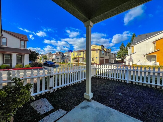 Building Photo - Three Bedroom Napa Home